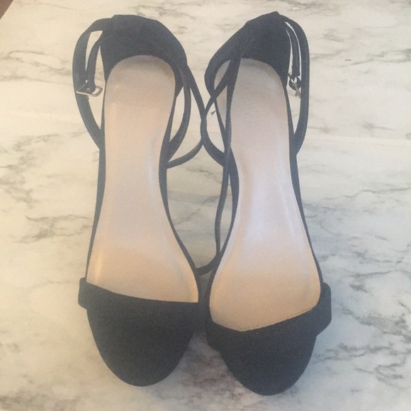 Black heels - Picture 2 of 3